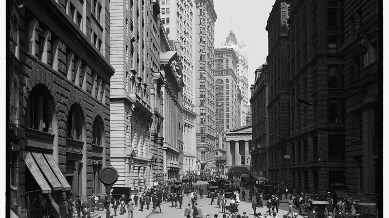 No copyright restriction Outdoor brokers crowded around a trading post on Broad Street, the New York Curb Market.